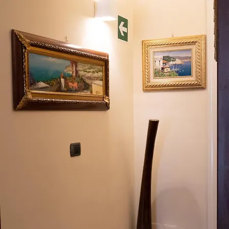 Conte Cavour Pensión Nápoles