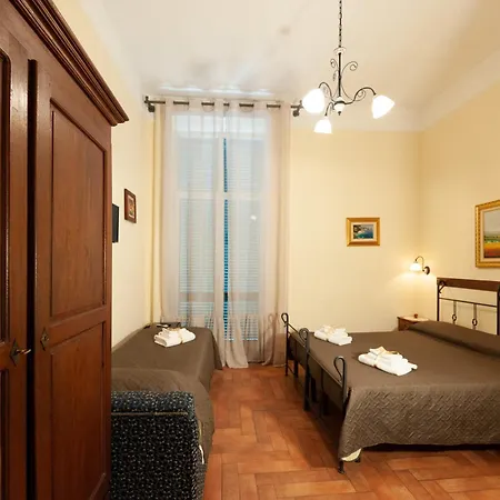 Conte Cavour Pensión Nápoles