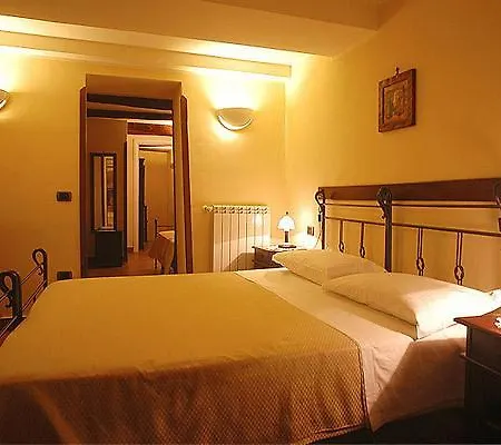 Conte Cavour 4* Nápoles