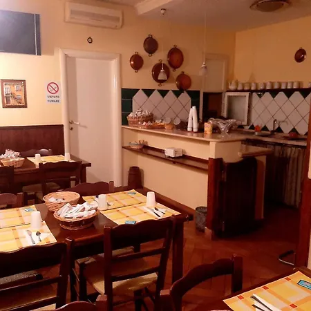 Conte Cavour نابولي