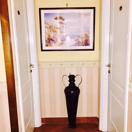 Conte Cavour 4* نابولي