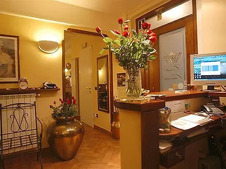 Conte Cavour نابولي